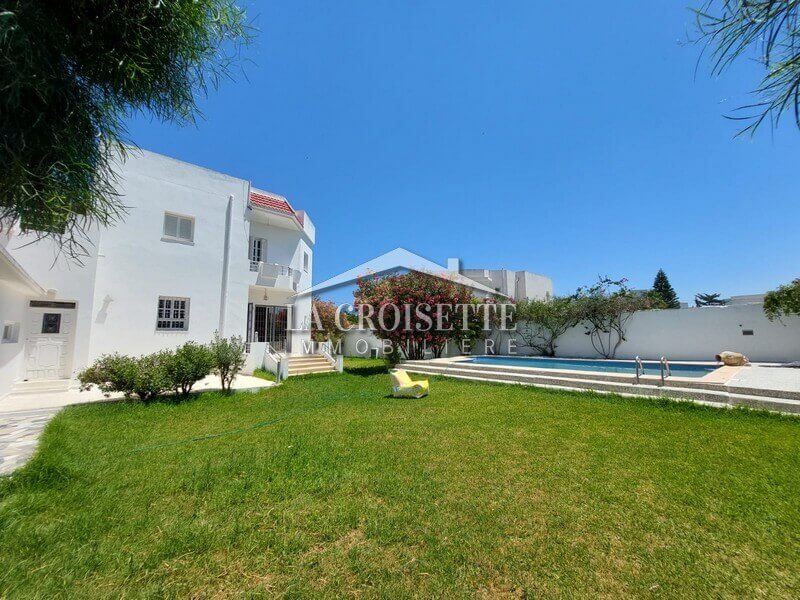 Villa S+3 avec piscine à La Soukra